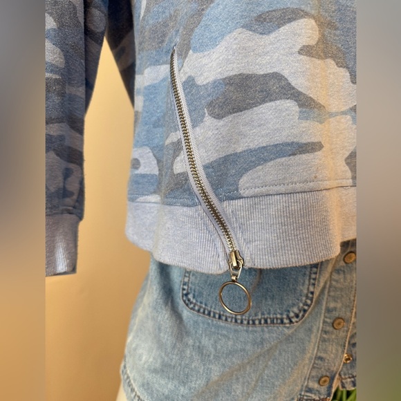 Democracy Blue Camouflage Crewneck Sweatshirt Zipper Detailing Small - Picture 6 of 6